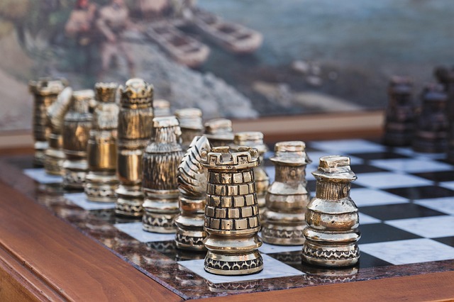 feature dashboard for gold market tracking and automated insights